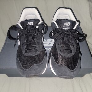 New Balance Black Sneakers